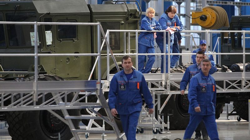 Російська економіка занурилася у військовий режим